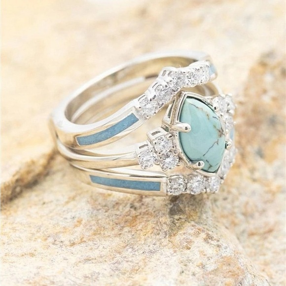 Elegant Turquoise and Diamond Accent Ring‎ - Picture 2 of 3